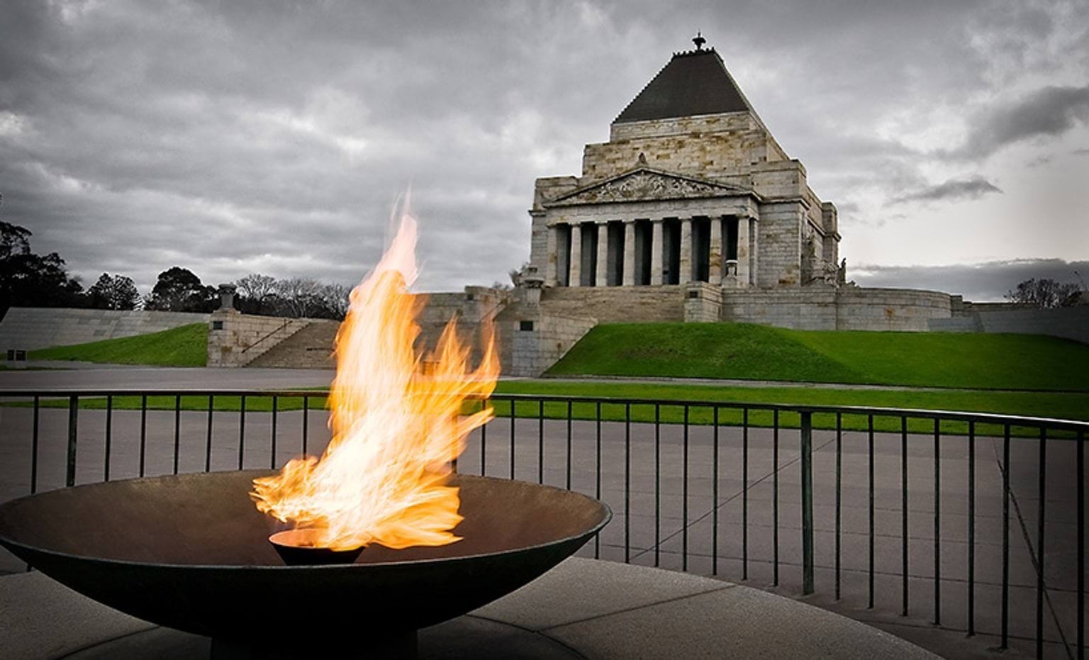 Shrine of Remembrance Forecourt and Eternal Flame Shrine of Remembrance Forecourt and Eternal Flame