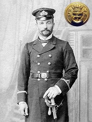 A Sub-Lieutenant of the Queensland Marine Defence Force c 1904  Note the ‘triangle’ surmounting the cuff stripe on the officer’s frock coat, in place of the circular ‘loop which would appear on its Royal Navy equivalent. A distinctive gilt button of the Queensland Navy  Sea Power Centre – Australia